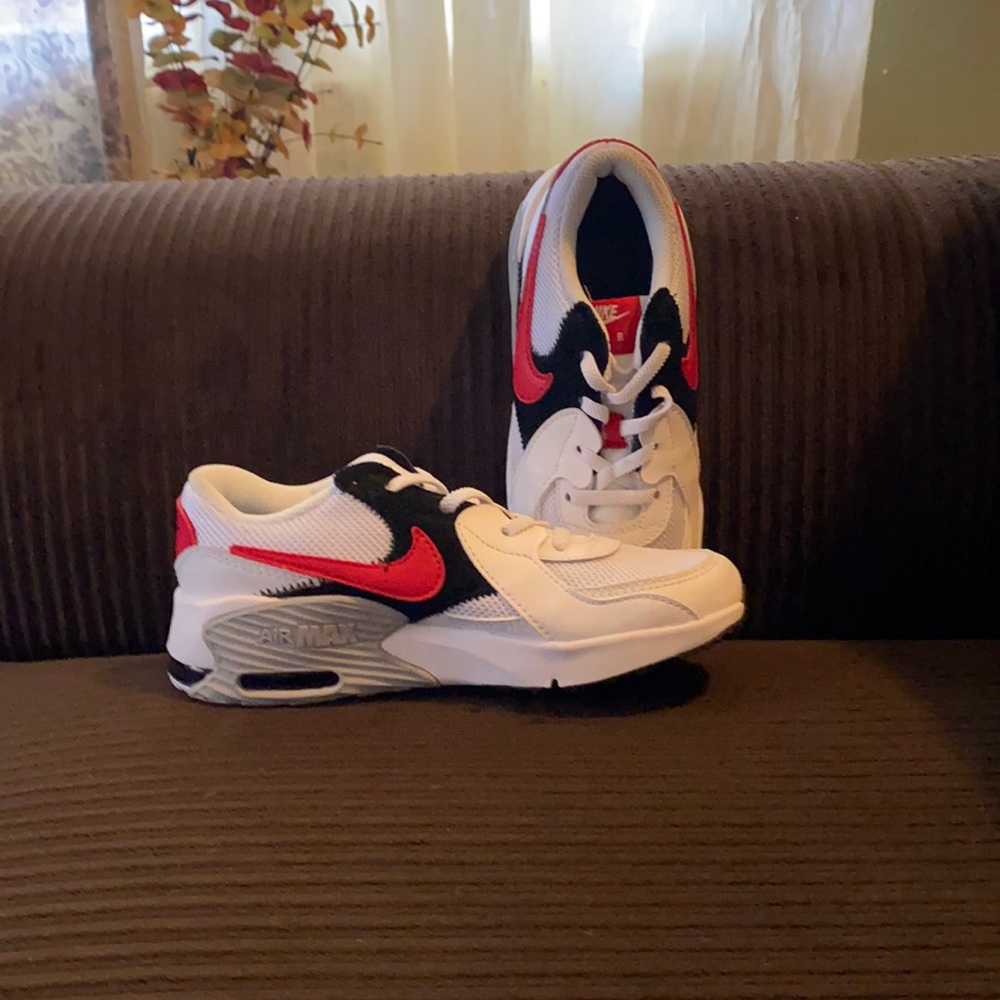 NWOT Nike Air Max size 1Y